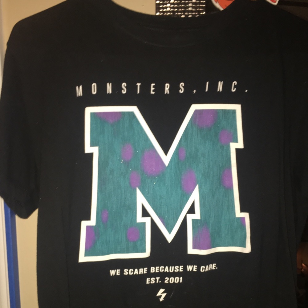 T shirt , Disney( monsters inc)